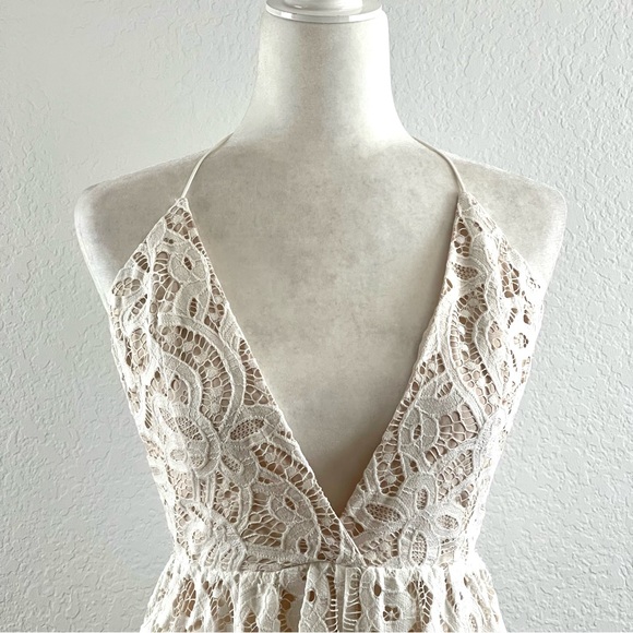 Tobi Halter Lace Romper Size M - Picture 7 of 16